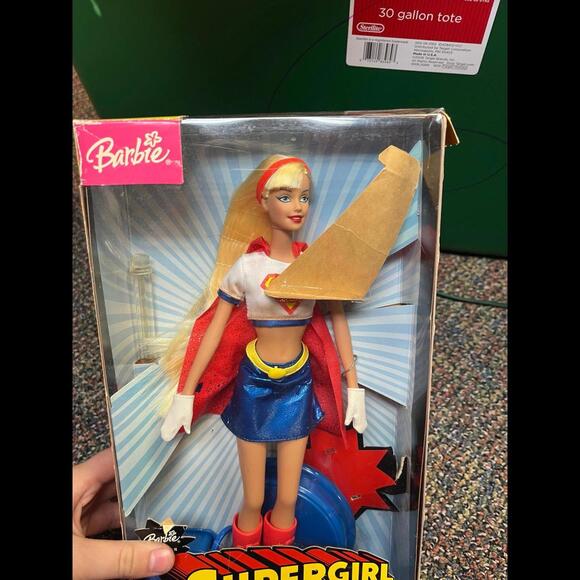2003 MATTEL BARBIE as SUPERGIRL - Picture 8 of 10